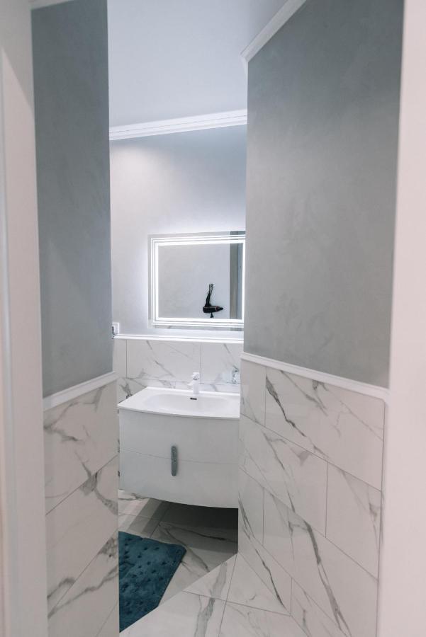 Royal Tower Vip Smart Apartments 1 Киев Екстериор снимка